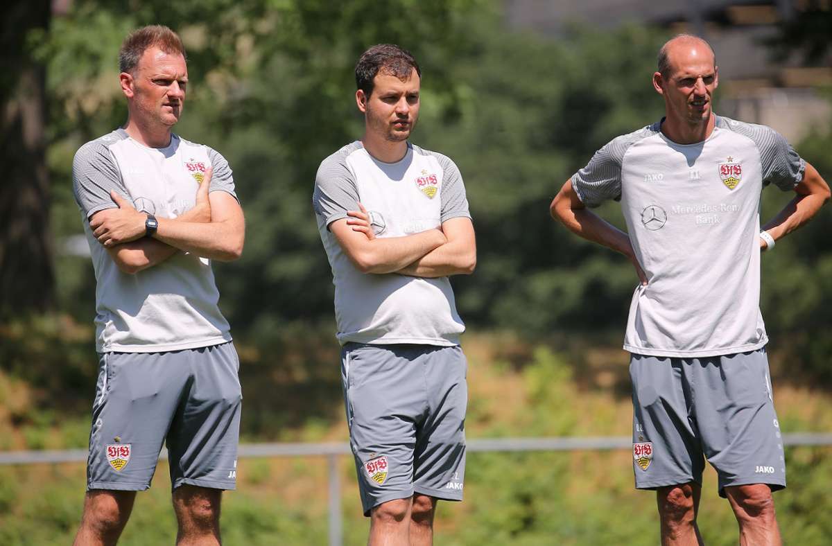 Sie wollen die U 21 des VfB fit machen für die neue Regionalliga-Saison: Cheftrainer Markus Fiedler, Tomislav Zoric (Co-Trainer Analyse) und Co-Trainer Oliver Barth (v.l.n.r.).