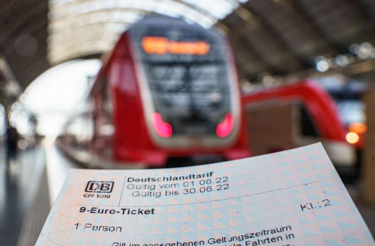 9-Euro-Ticket: Verkehrsunternehmen: Sieben Millionen Fahrkarten verkauft