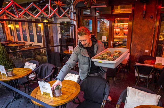 Corona-Protest in den Niederlanden: Cafés und Läden öffnen trotz Lockdowns
