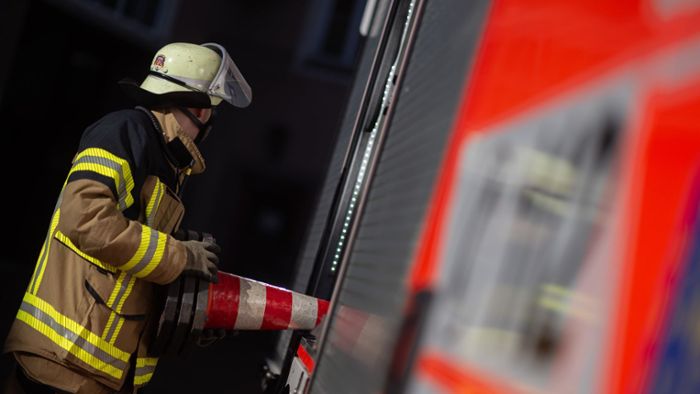 Sechs Verletze nach Brand in Papierfabrik in Rosengarten