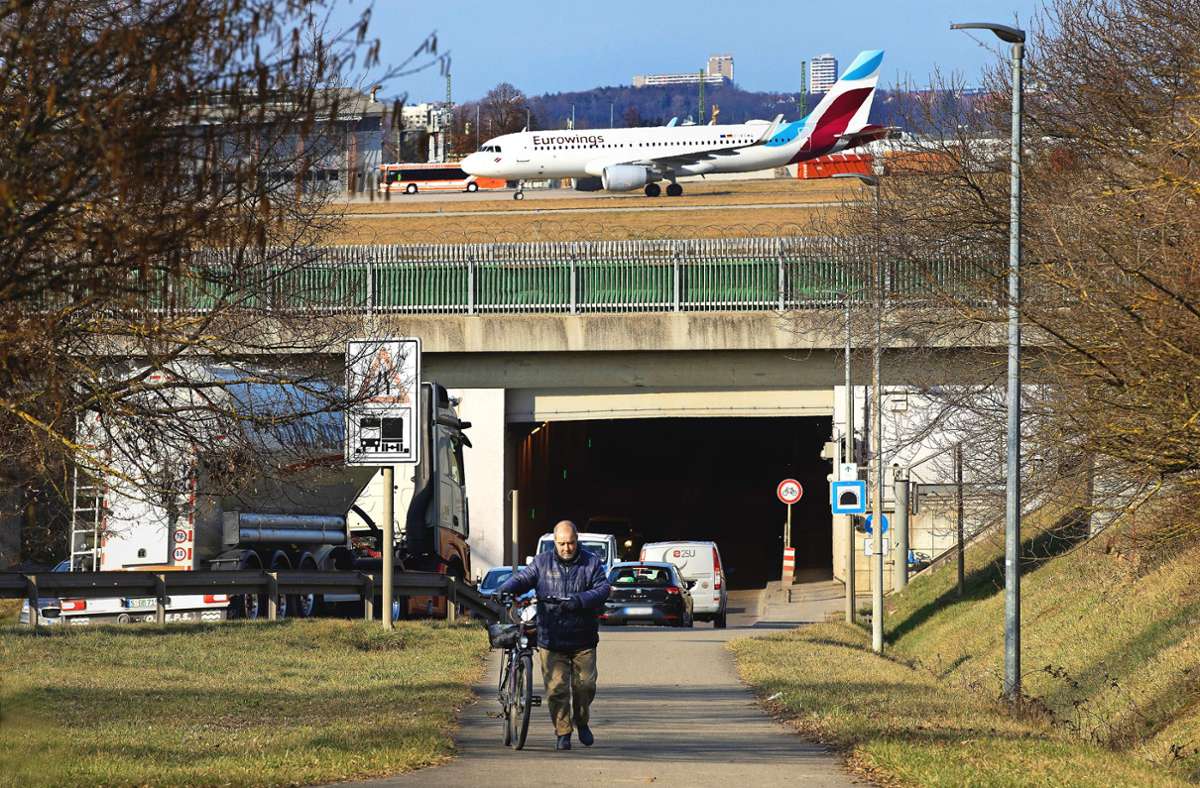 Radverkehr auf den Fildern: Rathaus-CDU fordert Radtunnel am Flughafen