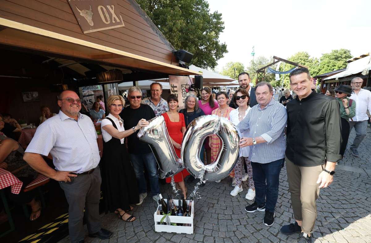 Der Weindorf-Treff feiert sein Zehn-Jahr-Jubiläum in diesem Jahr. Dafür gab es vom Weindorf-Veranstalter Pro Stuttgart Wein.
