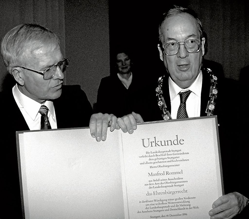 Der frühere Kämmerer Klaus Lang (links) hat die Diskussion um einen Platz für Alt-OB Manfred Rommel angestoßen.Archiv Foto: dpa