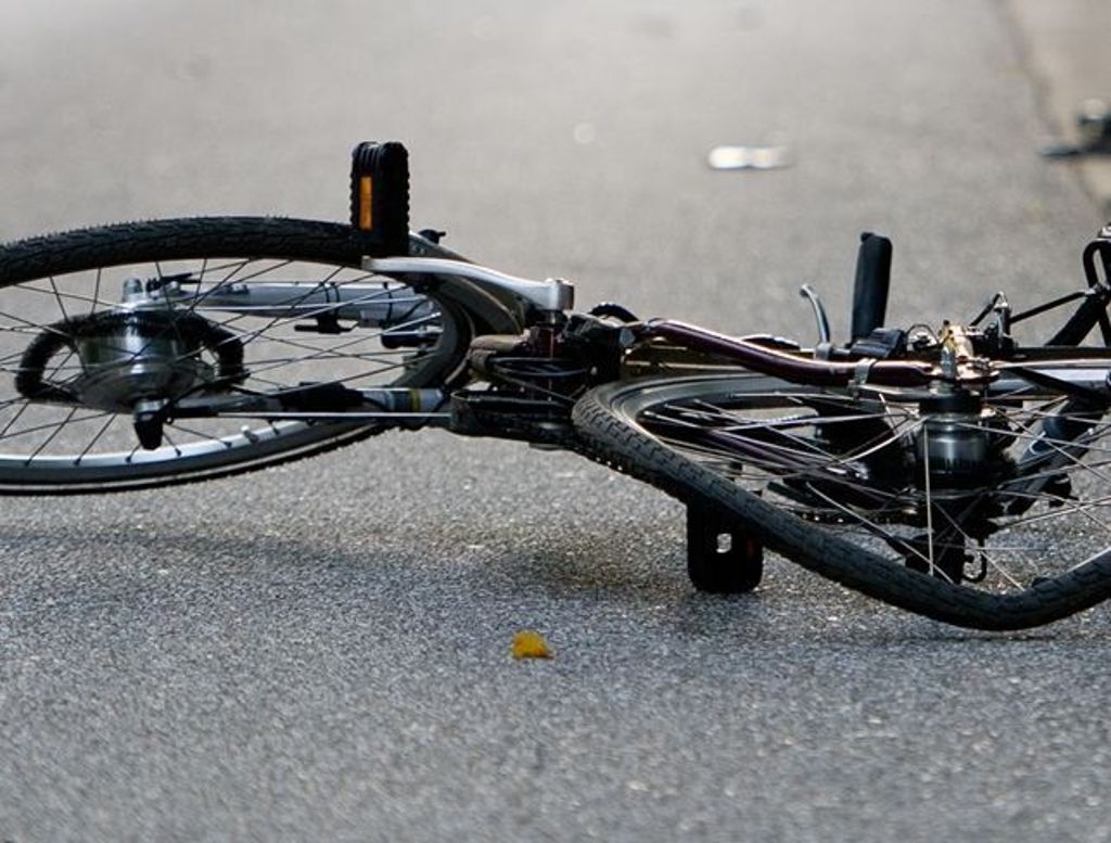 Radfahrer bei Sturz schwer verletzt