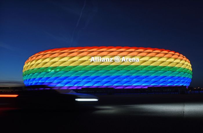 Lesben- und Schwulenverband zur Regenbogendebatte: „Eine Regenbogenfahne rauszuhängen, ändert nichts an den Strukturen“