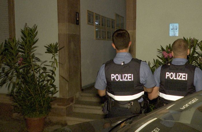 Mordermittlungen in Saarbrücken: Mutter stürzt mit ihren zwei Kindern von Brüstung