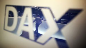 Börse in Frankfurt: Dax schließt im Minus