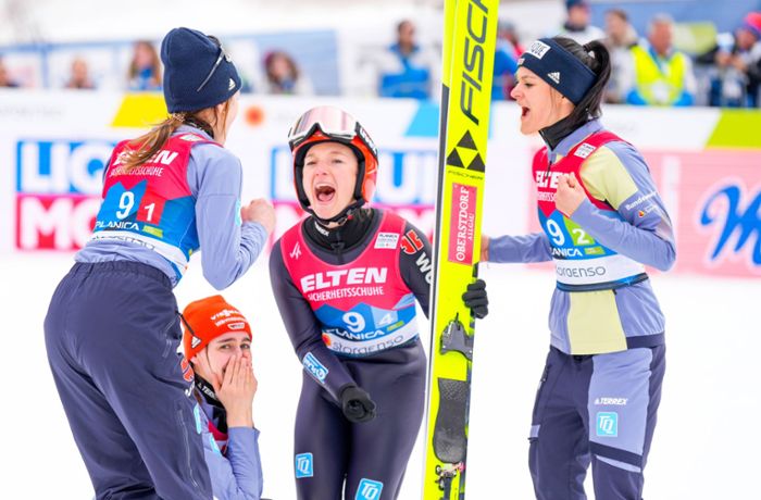 WM in Planica: Deutsche Skispringerinnen holen Gold im Team