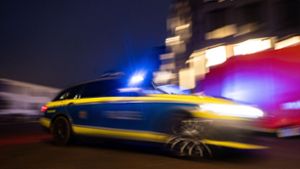 Polizeiauto in Stuttgart verunglückt: BMW entkommt bei Verfolgung quer durch die Stadt