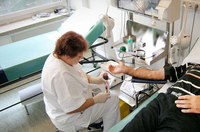 Blutspendezentrale Stuttgart: Bedarf an Blutprodukten in Kliniken zieht wieder an