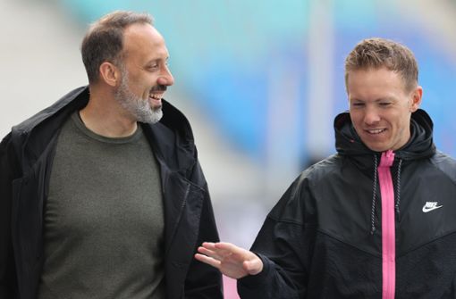 Verstehen sich gut: VfB-Trainer Pellegrino Matarazzo (links) und Bayern-Coach Julian Nagelsmann. Foto: dpa/Jan Woitas