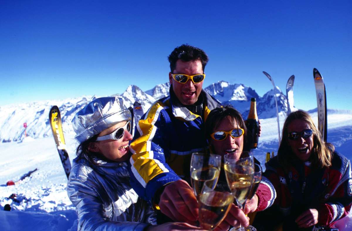Einen anderen Weg geht Zell am See: Dort ist jetzt „Après Chill“ angesagt, ein gemütliches Beisammensein nach dem Skifahren mit ruhiger Musik und passenden Getränken. Im Schwarzwald  werden  verstärkt Angebote im Freien vorbereitet.