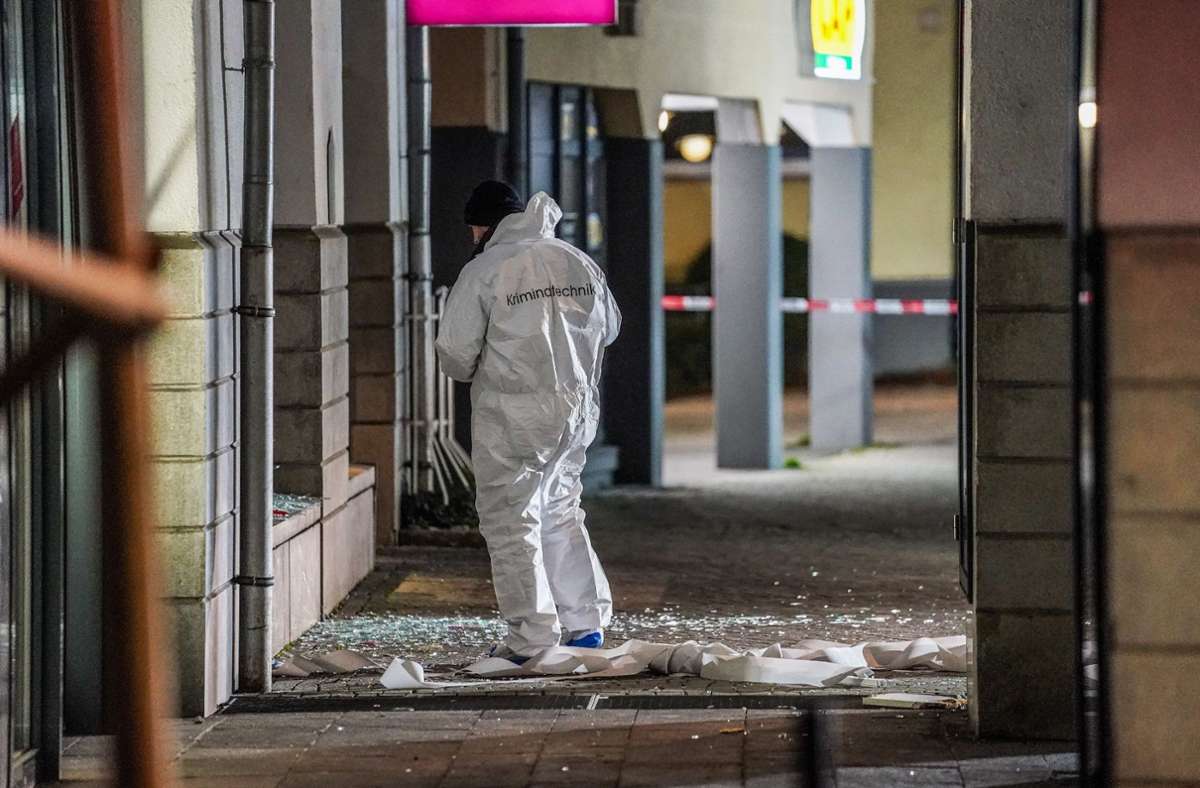 Einer der Tatorte der Serie: In Neuhausen auf den Fildern wurde am 25. November 2022 ein Bankomat gesprengt. Foto: SDMG/SDMG / Kohls