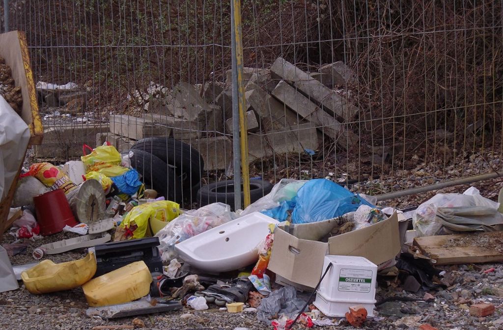 Sommerredaktion am Donnerstag von 10 bis 12 Uhr auf dem Wochenmarkt: Wilde Müllkippen in Bad Cannstatt