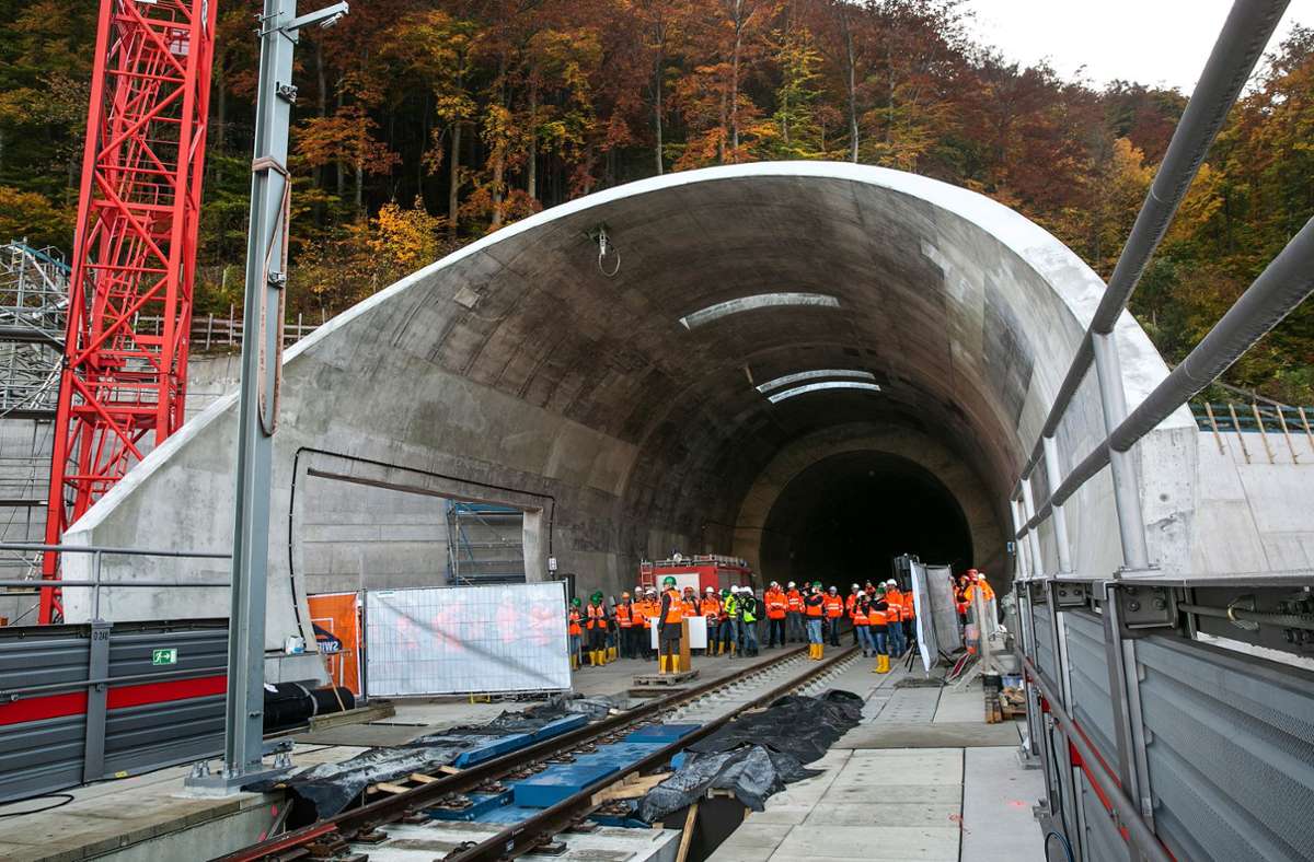 Künftig rauschen die Züge mit 250 Stundenkilometern über die Brücken, die Boßler- und Steinbühltunnel verbinden.