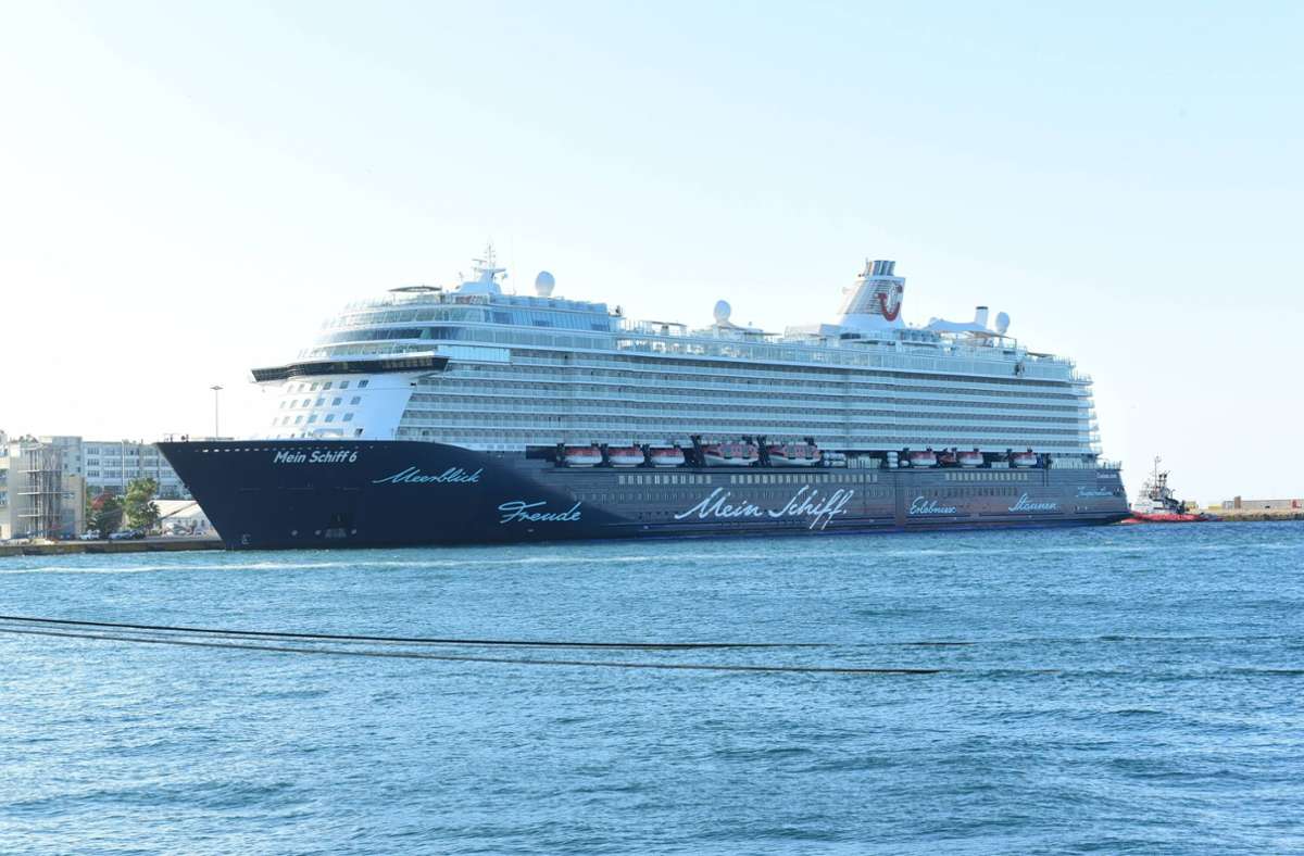 Kreuzfahrtschiff der Reederei Tui Cruises: „Mein Schiff 6“ bricht Reise wegen Corona-Fällen ab