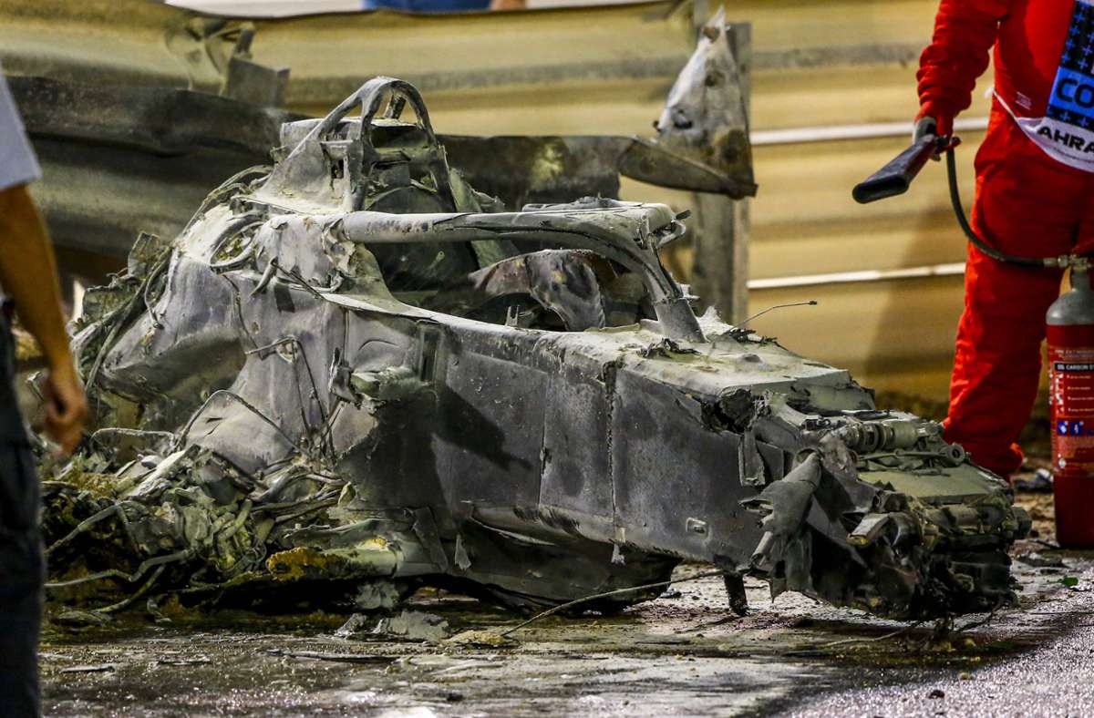 Das Monocoque des Haas-Boliden ist zwar ziemlich ramponiert, doch nicht zerstört – und der sogenannte Halo über dem Cockpit ist intakt und rettete Romain Grosjean das Leben.