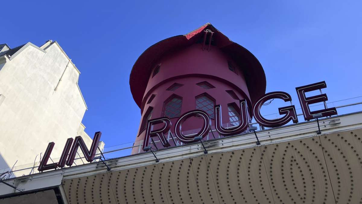 Die Flügel des Moulin Rouge, einer berühmten Pariser Sehenswürdigkeit, stürzten in der Nacht zum Donnerstag ein (Archivfoto).
