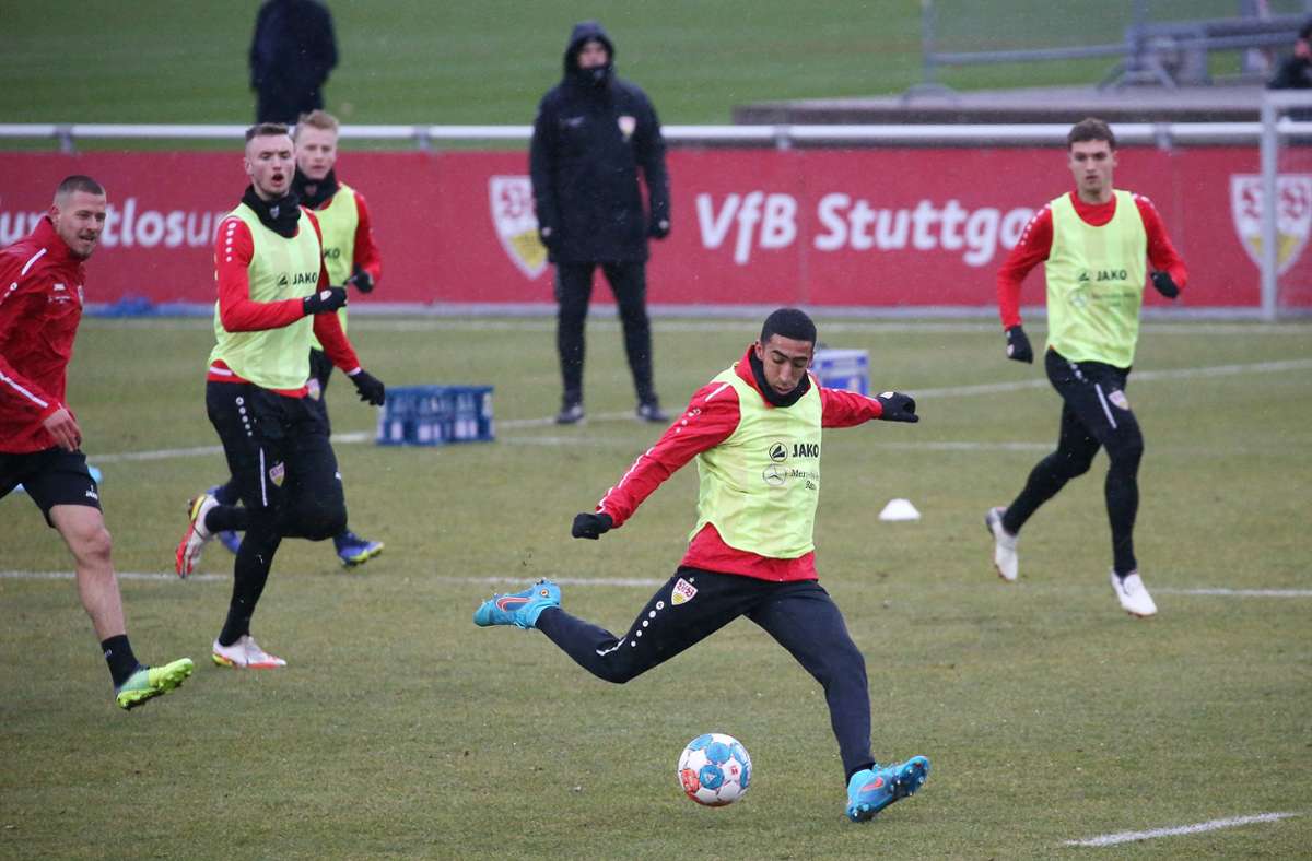 Tiago Tomás zeigt im Training des VfB Stuttgart, was ihn auszeichnet. Der Portugiese soll den Sturm verstärken.