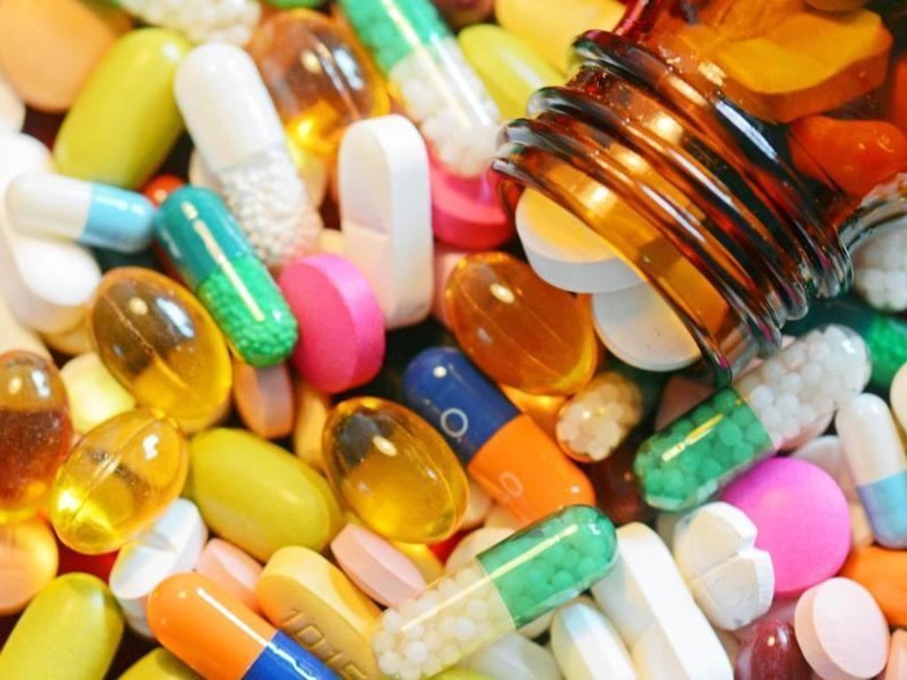 Zoll beschlagnahmt 80 Ampullen und mehr als 300 Tabletten: Dopingmittel zwischen Erdnussflips und Gebäck