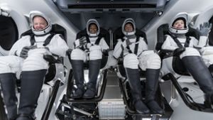 Erstmals starten vier Laien alleine ins Weltall