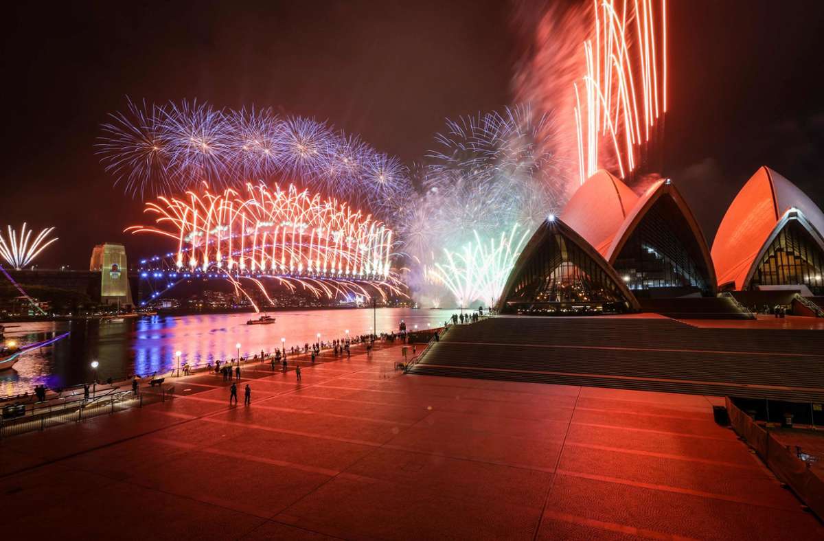 Mit dem traditionellen Feuerwerk wurde in Sydney das neue Jahr begrüßt.