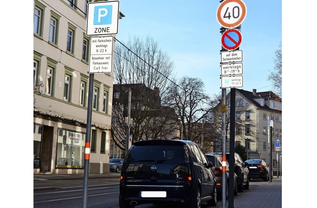Autofahrer ärgern sich über verwirrende Verkehrszeichen – Ordnungsamt will Abhilfe schaffen: Schilderchaos in der Badstraße