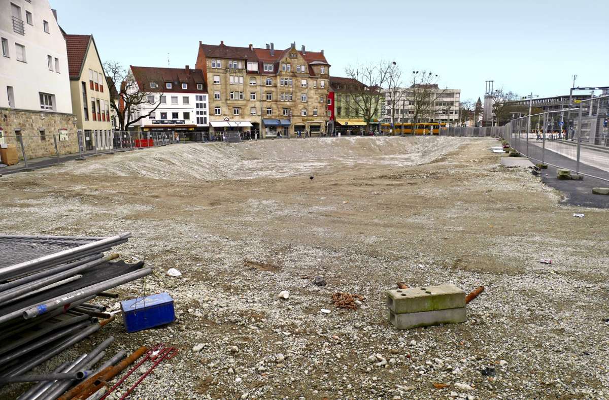 Kaufhofareal in Bad Cannstatt: Handel in der Altstadt muss mit der Brachfläche leben