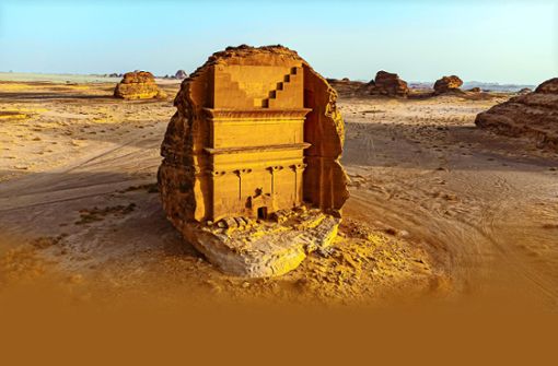Die Ruhestätte von  Qasr Al-Farid ist das berühmteste  von rund 100 Monumentalgräbern in der  Nabatäer-Stadt Hegra. Foto: imago images/robertharding
