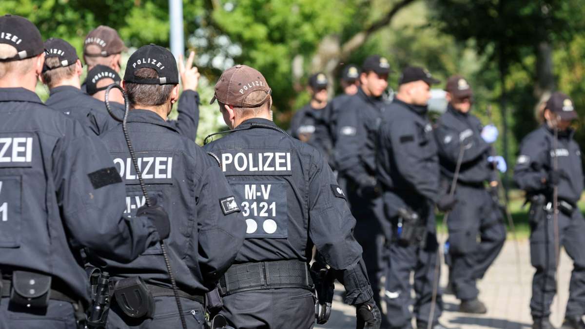 Aus Mecklenburg-Vorpommern gab es keine aktuellen Zahlen dazu, gegen wie viele Polizisten Verfahren wegen des Verdachts auf rechtsextremistische Gesinnung geführt werden (Symbolbild).