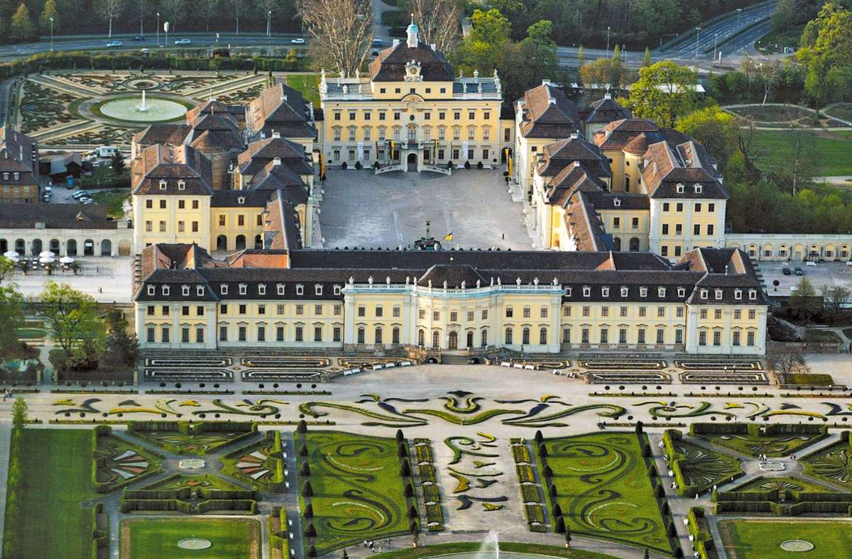 Schloss Ludwigsburg: Kuss-Aktion in Riesenrad-Gondeln