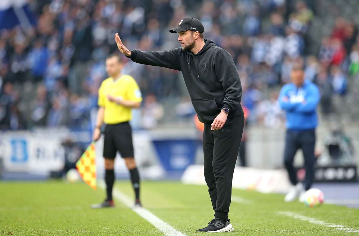 Der VfB-Trainer Sebastian Hoeneß weiß, mit welcher Aufstellung er Bayer Leverkusen stoppen will.