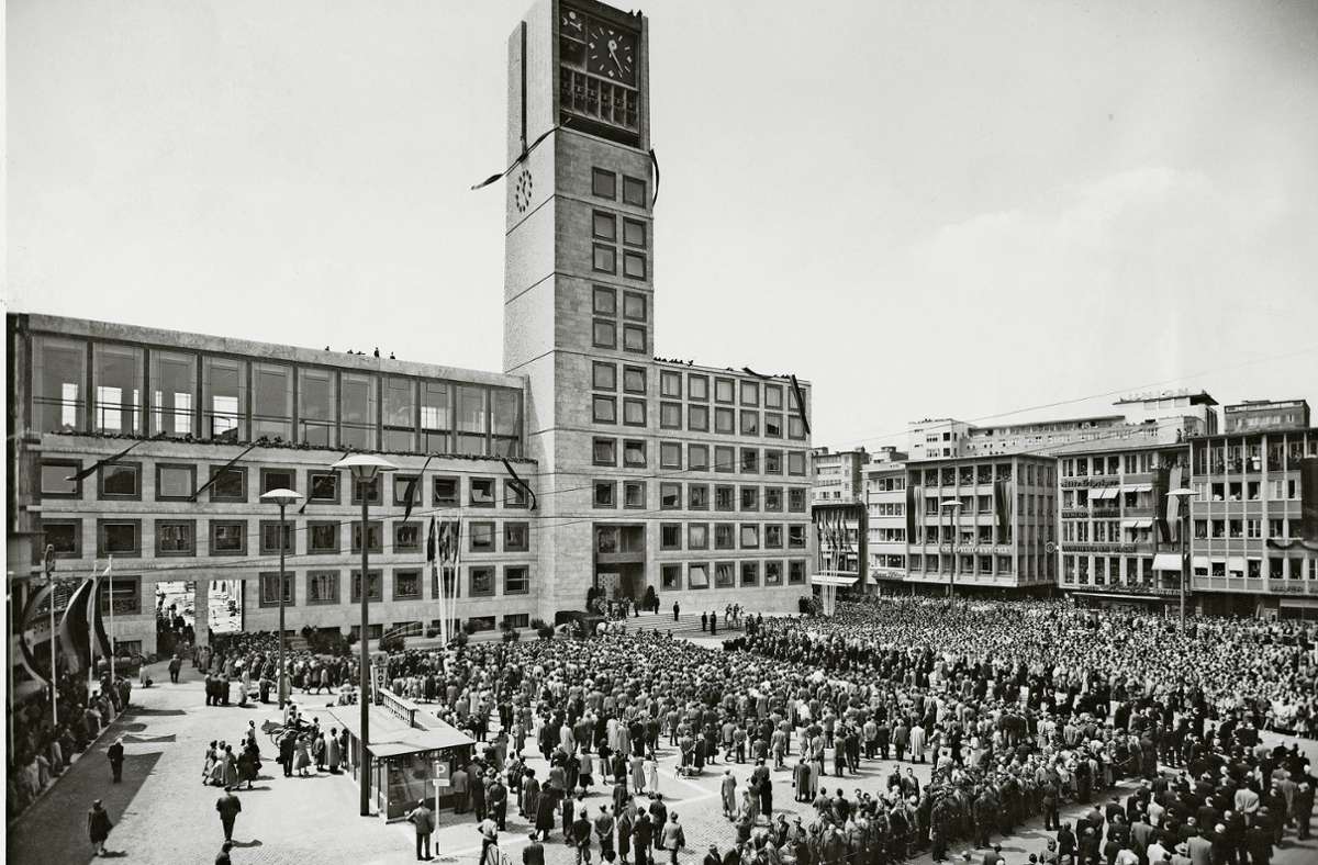Am 4. Mai 1956 wurde das neue Rathaus eröffnet.
