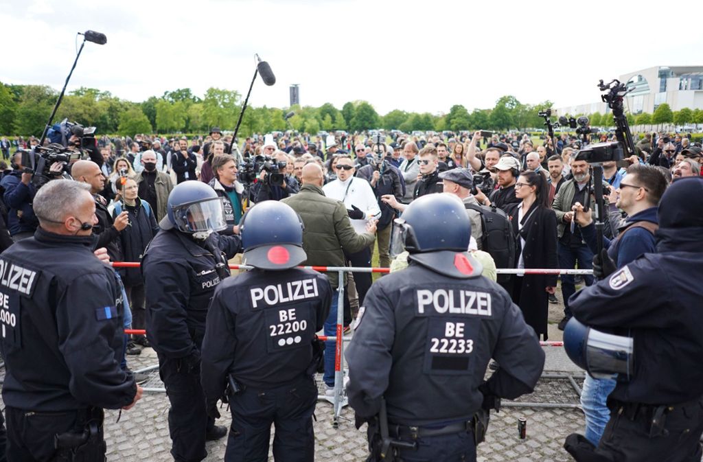 Proteste in Deutschland: BKA: Rechtes Lager fühlt sich von Corona-Demos angesprochen