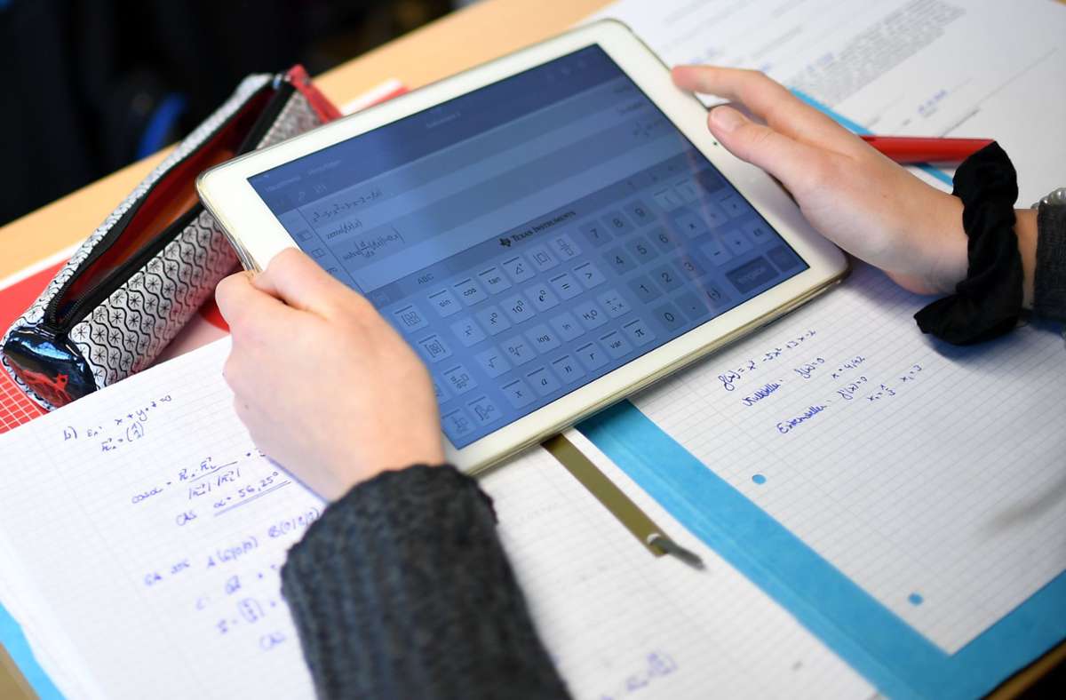 Nach Ansicht von Bildungsverbänden gibt es beim digitalen Wandel an Baden-Württembergs Schulen Versäumnisse. (Symbolfoto) Foto: dpa/Britta Pedersen