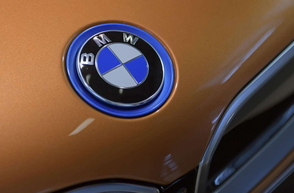 Spür der Verwüstung in Mannheim: Raser verliert Kontrolle über hochmotorisierten BMW