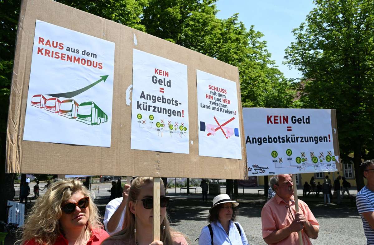 Stuttgart: Busunternehmer protestieren wegen hoher Dieselpreise