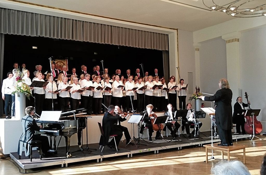 BAD CANNSTATT:  Gesangverein Harmonie feierte 175-jähriges Jubiläum - Anerkennungs- und Ehrenurkunden: Fulminantes Geburtstagsfest