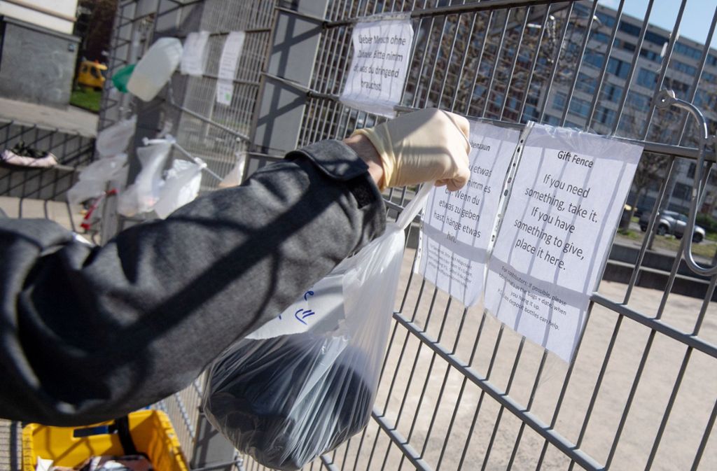 Corona-Pandemie: Stuttgarts Sozialbürgermeisterin kritisiert Gabenzäune für Obdachlose