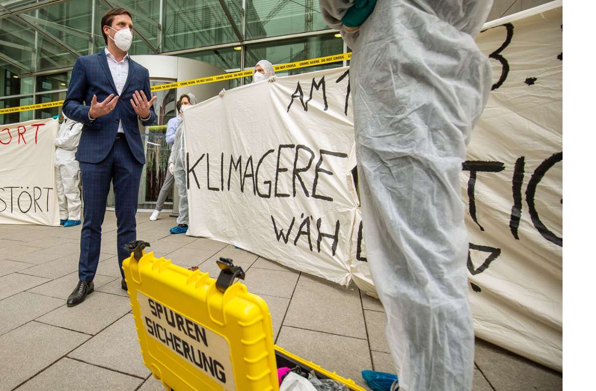 Klima-Demo in Stuttgart: Klimaaktivisten spielen Tatort