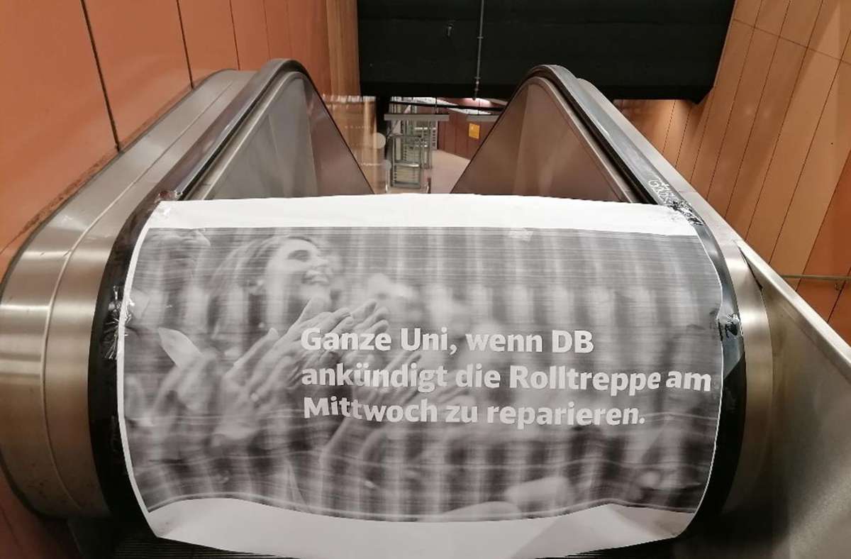 Die Deutsche Bahn kontert den studentischen Protest ihrerseits mit einem Meme. Weitere Impressionen der beklebten Rolltreppe in unserer Bildergalerie.