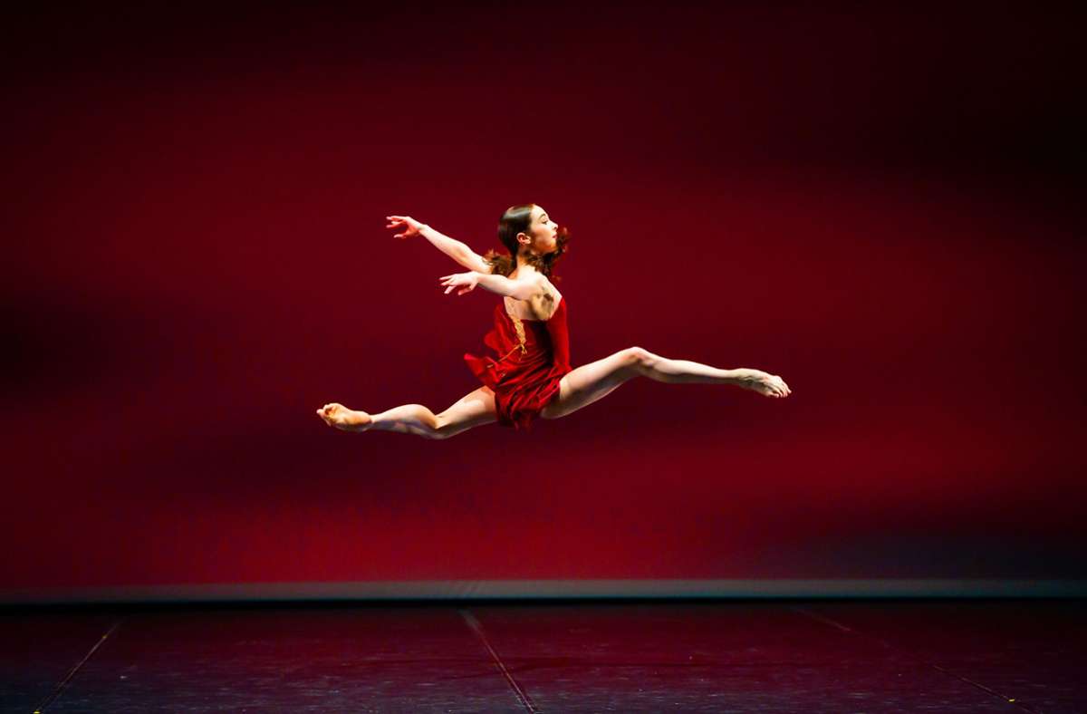 Wenn Buschfeuer lodern:  Alice McArthur tanzt das von ihr choreografierte Solo „Ember“.