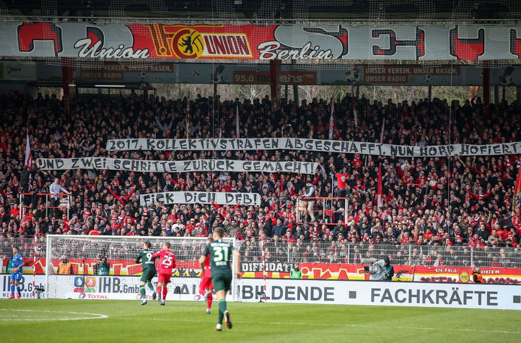 Nach Hopp-Plakaten und Protesten: DFB geht auf Fans zu –  Experten-Kritik an Kollektivstrafen