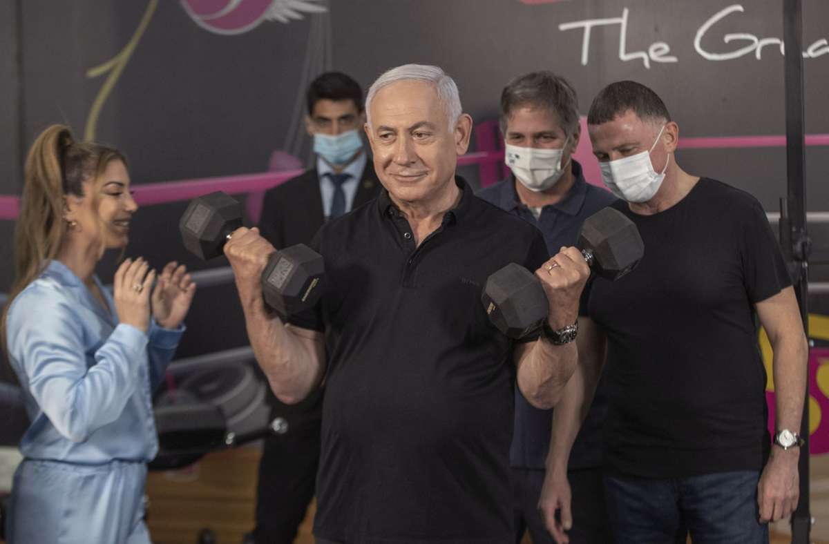 Israels Premier Benjamin Netanjahu stemmt Hanteln: Das Hemd des Machers