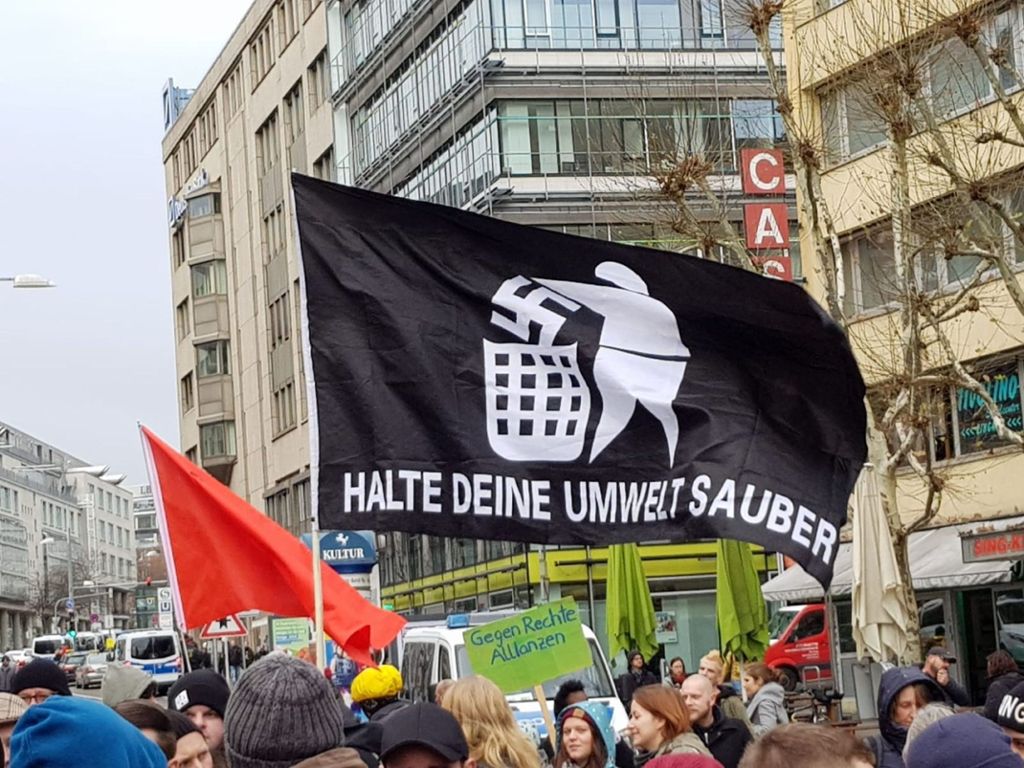 8.12.18 Gegendemonstranten begleiten AfD-Demo in der Stuttgarter Innenstadt