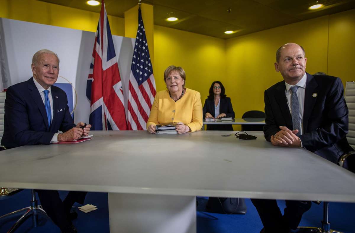 US-Präsident Joe Biden (links) gemeinsam mit Bundeskanzlerin Angela Merkel und Bundestagswahlsieger Olaf Scholz.