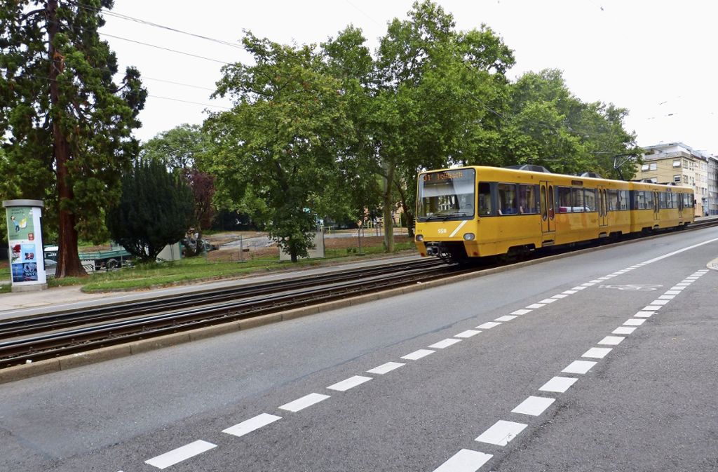 Bad CannstattNoch keine Planung für neuen Z-Überweg auf der B 14 – Spielplatz bereits Ende September fertig: Sichere Straßenquerung erst 2019