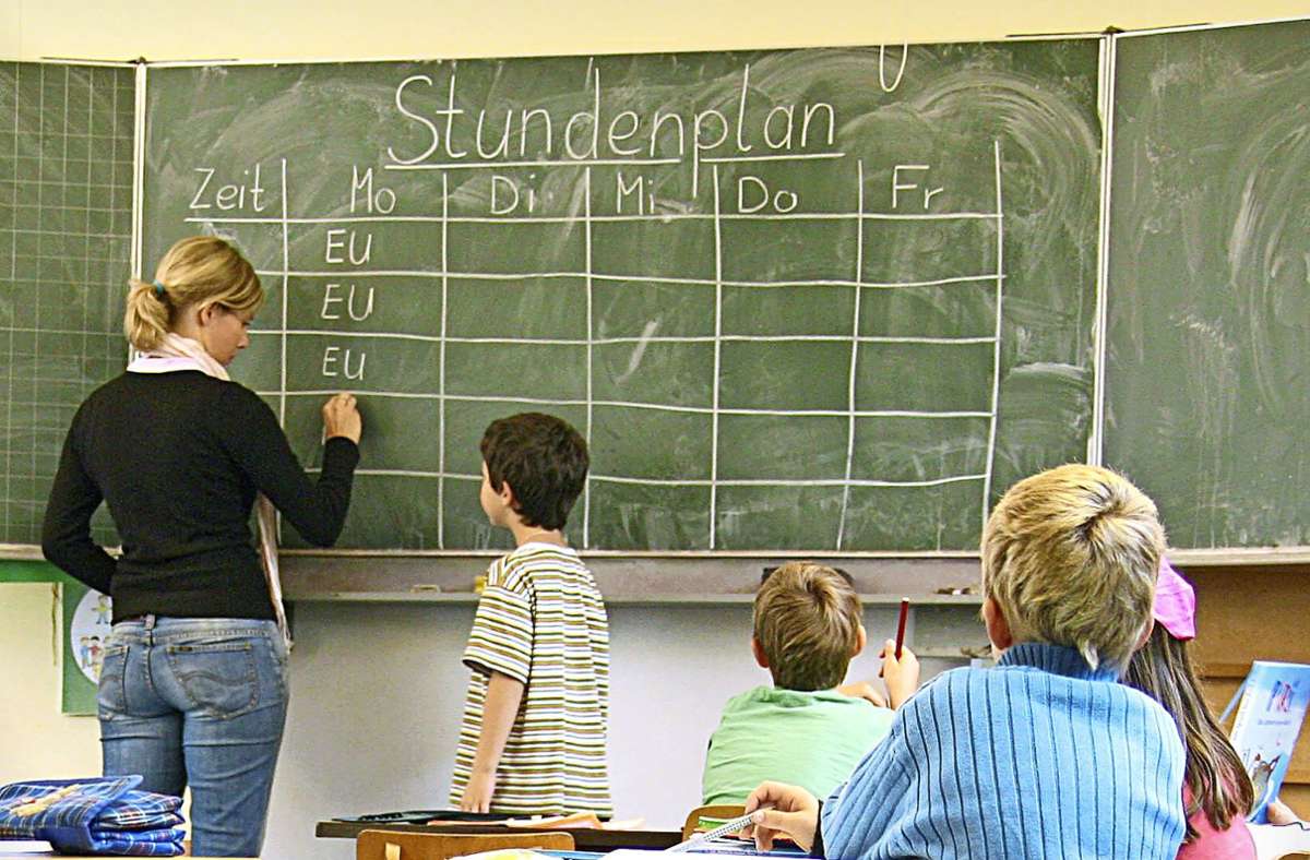Wie viel Unterricht ein Erstklässler hat und wie dieser sich über die Woche verteilt, können die Schulen selbst entscheiden. Foto: dpa/Jochen Lübke