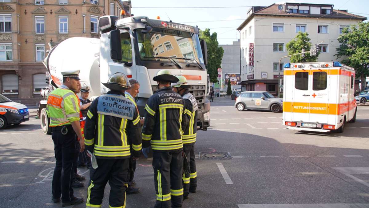 Stuttgart-Bad Cannstatt: Radfahrer nach schwerem Unfall außer Lebensgefahr