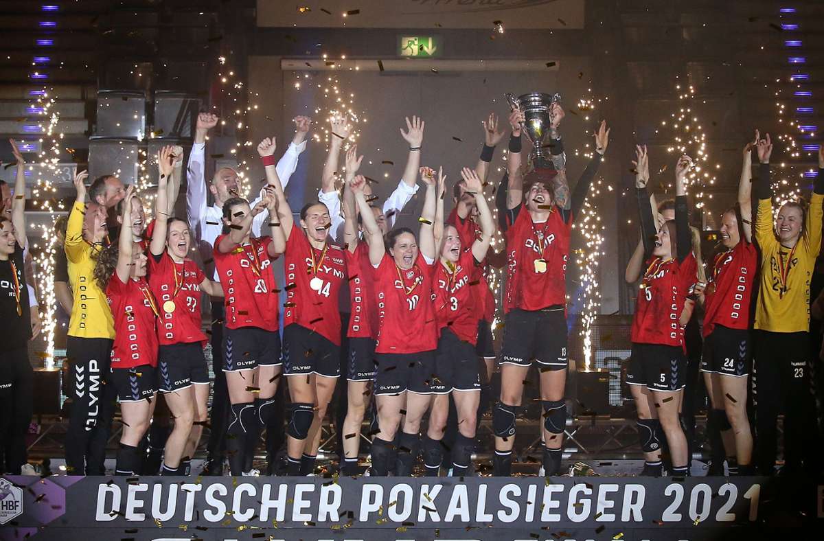 Handball-Pokal der Frauen: SG BBM Bietigheim jubelt nach hartem Kampf